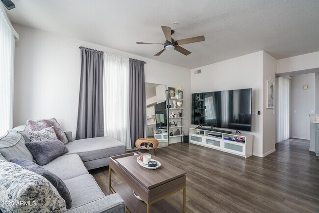 Foto del edificio - 18250 N Cave Creek Rd