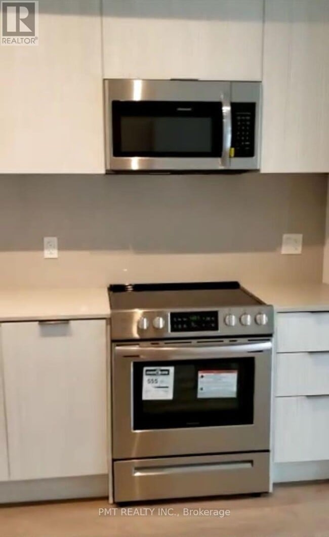 Building Photo - 25 Richmond St E