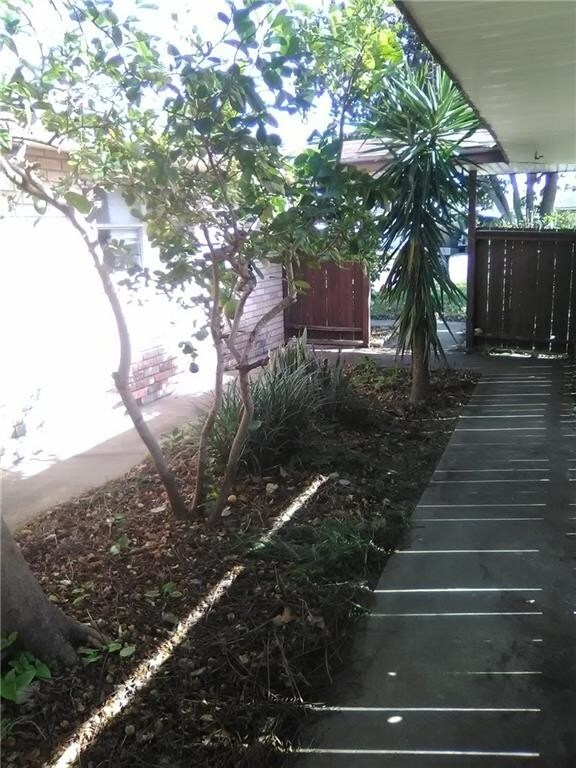 Building Photo - 3118 Bimini Dr