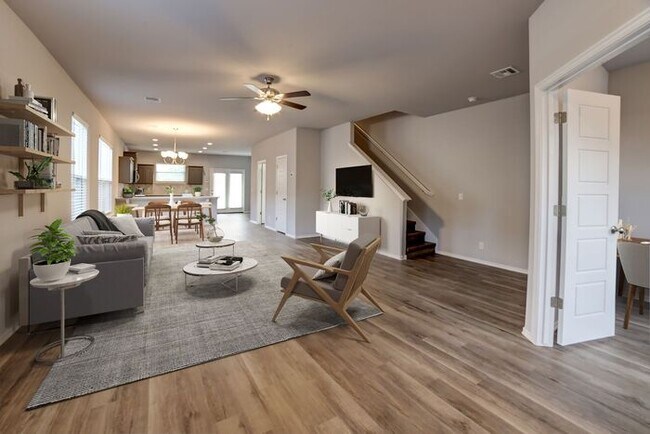 Building Photo - New Luxury 4/2.5 Townhome Close to Downtow...