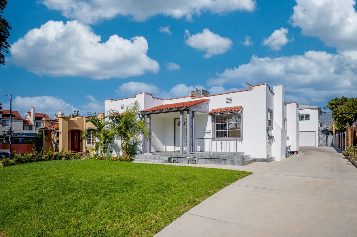 Foto principal - 525 W Wilson Ave