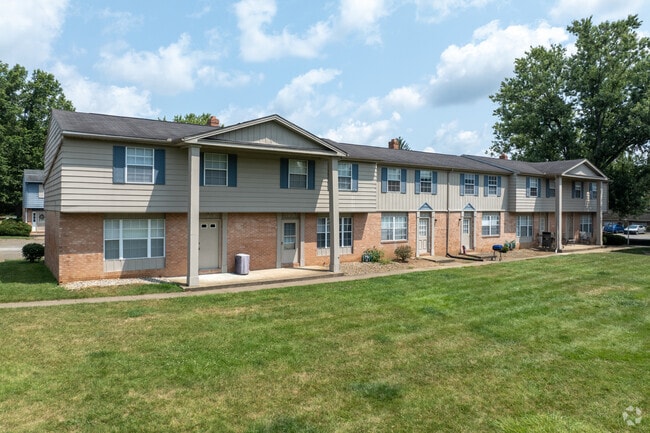 Building Photo - Four Seasons Apartments and Townhomes