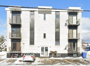 Building Photo - 742-742 Everard H Daigle Boul