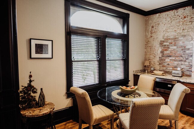 Foto del edificio - 275 S Limestone