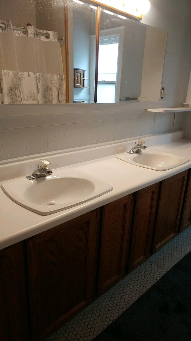 Baño - 734 Auburn Ave