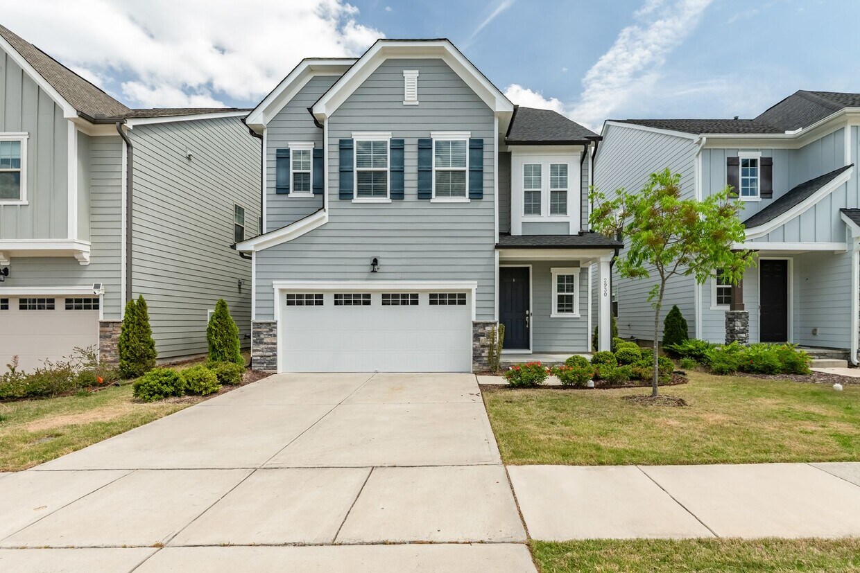 Primary Photo - Beautiful 4 Bedroom Home with Bonus Space ...