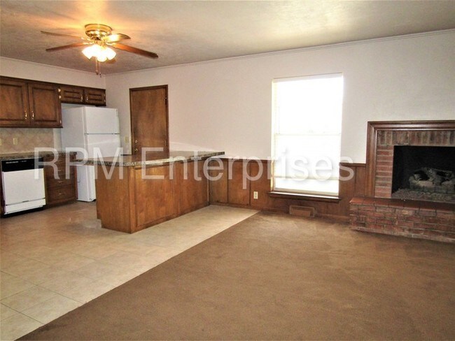 Building Photo - 5112 N Barnes Ave