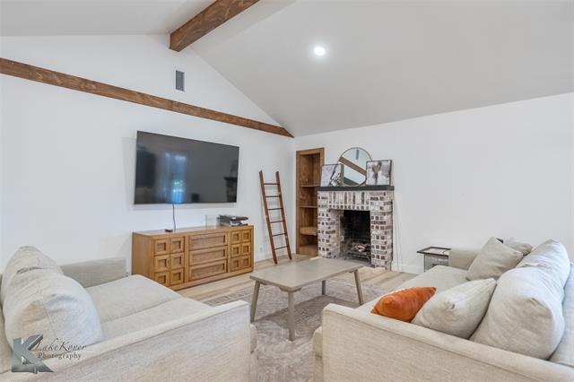 Foto del edificio - 3133 Primrose Dr