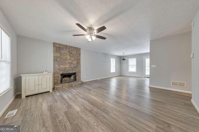 Building Photo - 1398 Twin Mountain L Cir