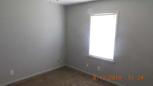 Building Photo - 128 Calvin Ct