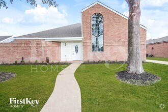 Building Photo - 2514 Palace Dr