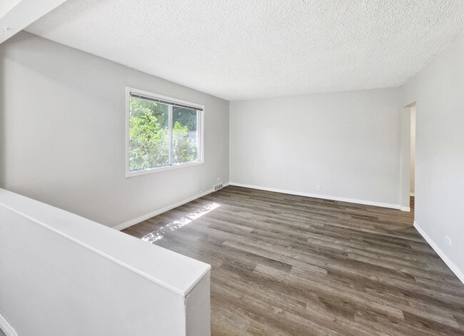 Building Photo - 424-432 32 Ave NW
