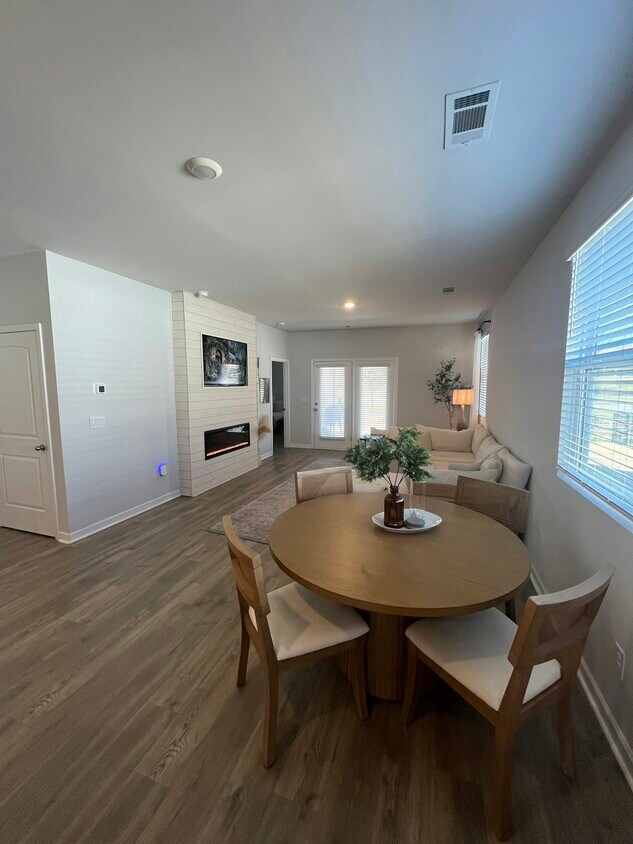 Foto principal - 2370 Quinn Dr