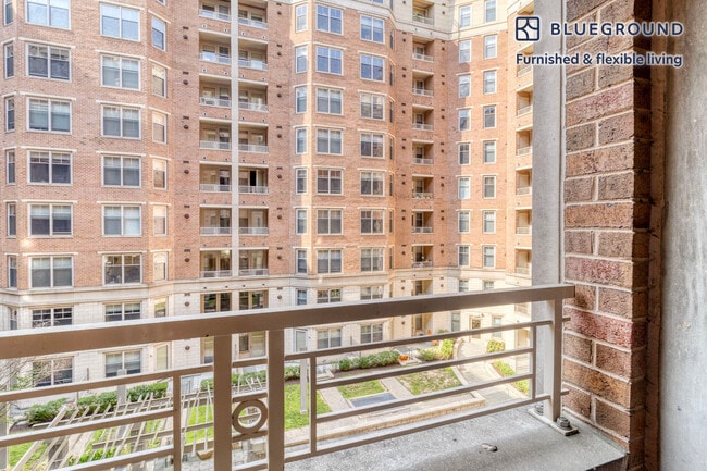 Foto del edificio - 2400 M St NW