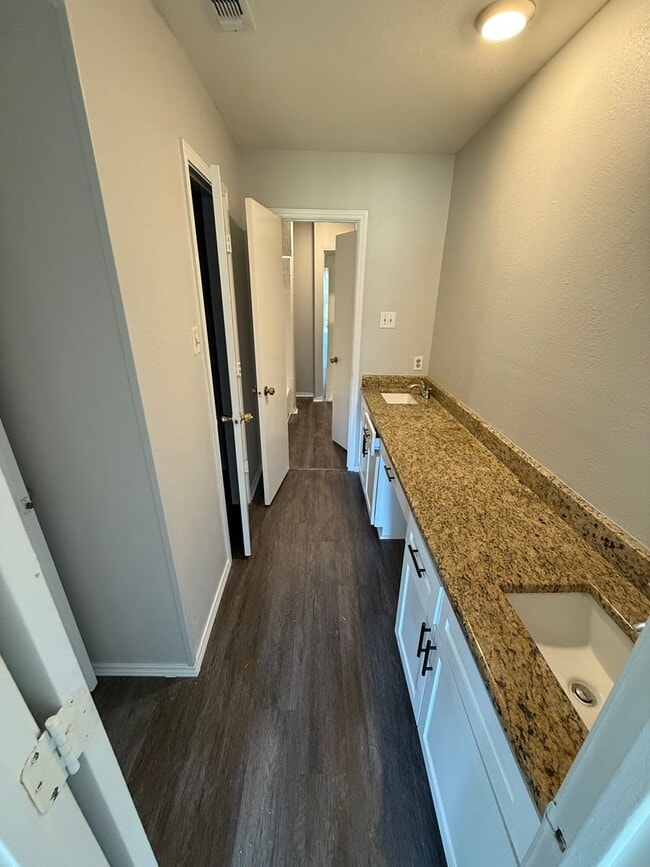 Building Photo - LEMONWOOD7412-14