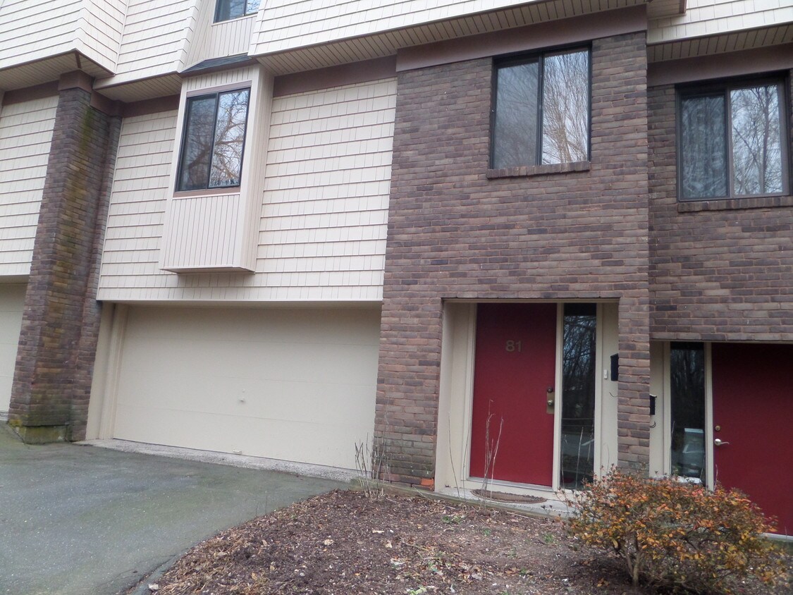 81 Trolley Crossing Ln, Middletown, CT 06457 Condo for Rent in