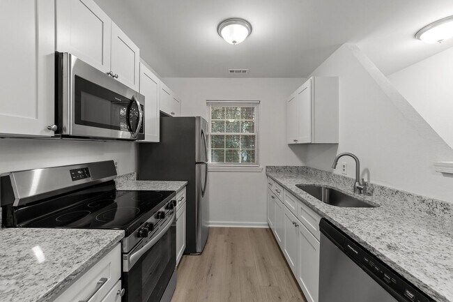 Building Photo - Freshly Remodeled 2 bedroom 2 bath