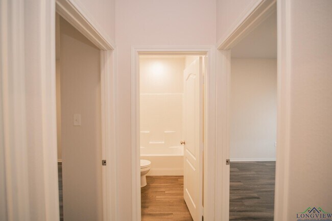 Building Photo - 1123 Mission Creek Dr