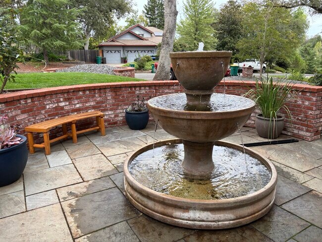 Foto del edificio - 740 Oak Crest Cir