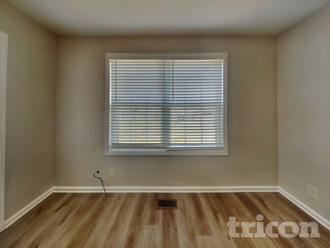 Foto del edificio - 1033 Dwight Eisenhower Way