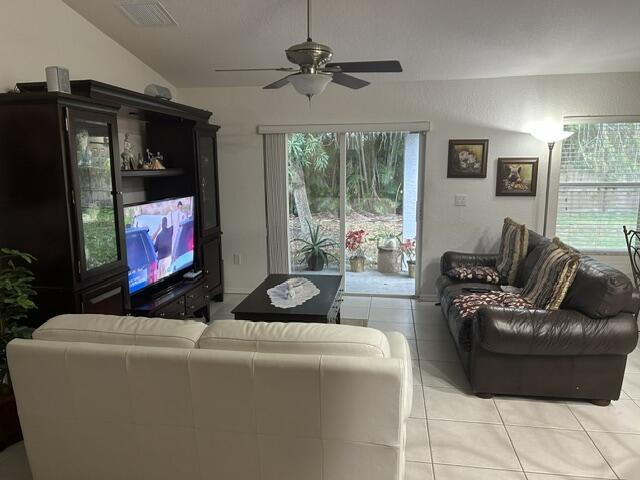 Foto del edificio - 5079 Rambler Rose Way
