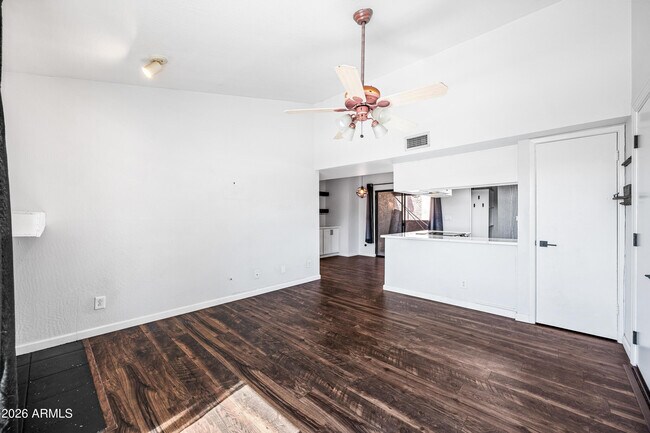 Foto del edificio - 5146 E Oak St