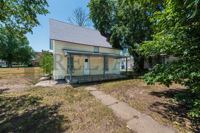 Building Photo - 211 W Main St