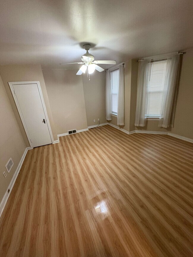 Sala de estar - 1567 Highland St