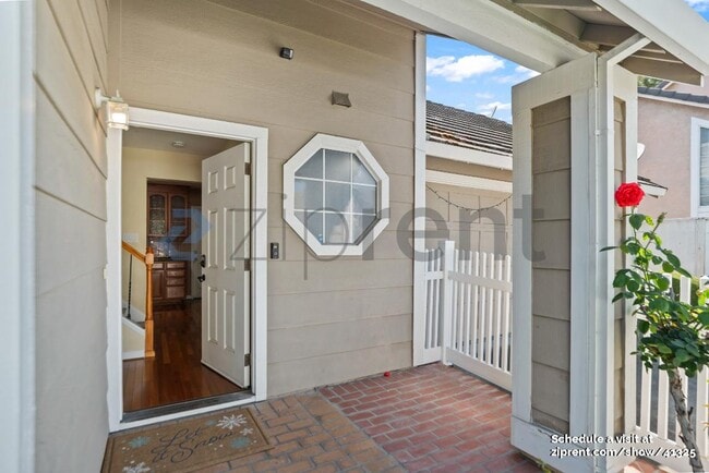 Building Photo - 35685 Terrace Dr
