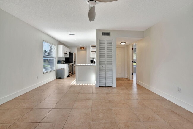 Building Photo - 8132 SE Croft Cir