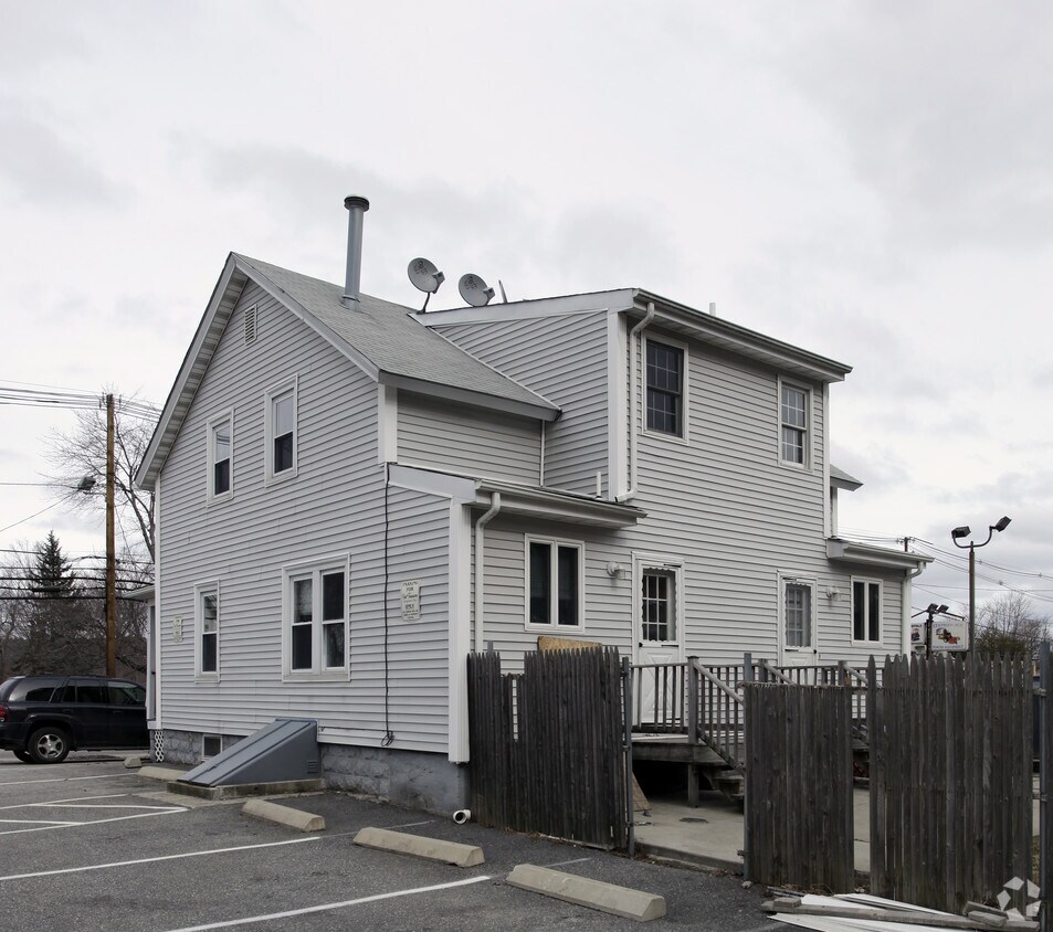 Building Photo - 148 Putnam Pike