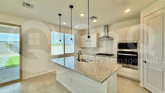 Foto del edificio - 24172 W Raymond St