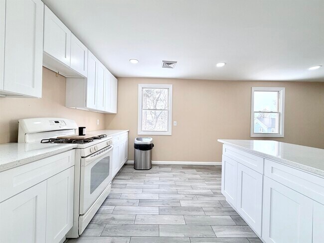 Foto del edificio - 1572 Summit Ave