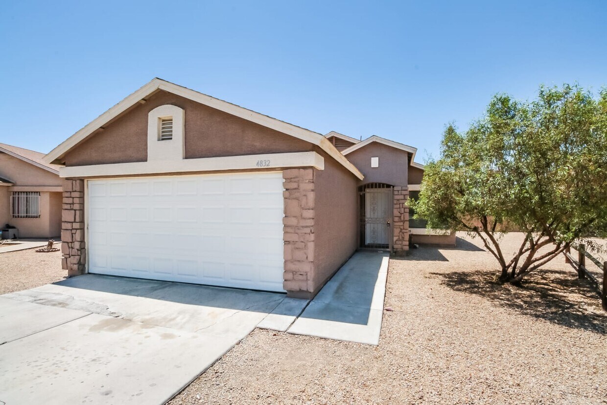 Foto principal - 4832 N 86th Dr