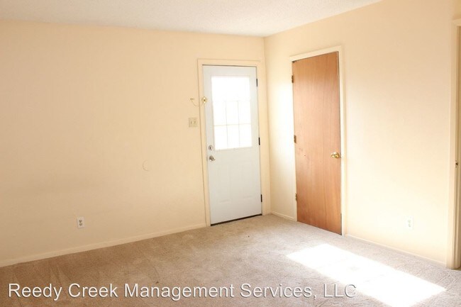 Building Photo - 2 br, 1 bath House - 2032 Oakwood Court
