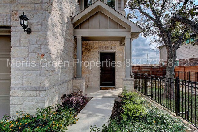 Foto del edificio - LOCK AND LEAVE with GREAT LOCATION!