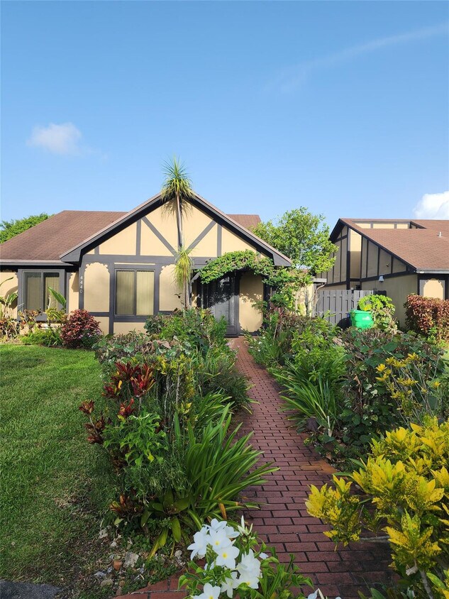 Foto principal - 4440 NW 92nd Way