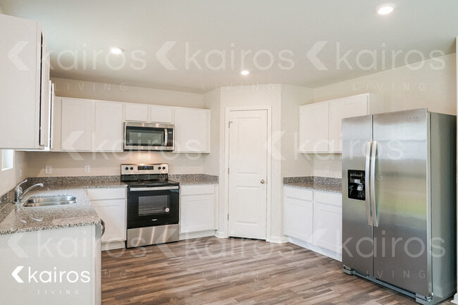 Building Photo - 2542 Kimball Pl SE