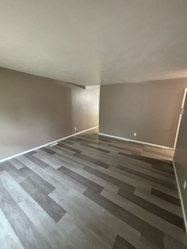 Building Photo - 1321 Columbus Dr