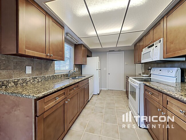 Building Photo - 1003 Meadow Ln