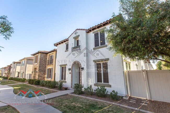 Building Photo - 829 S Huish Dr