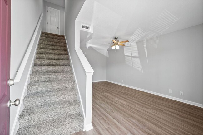 Foto del edificio - 2 Bedroom Pet Friendly Condo For Rent Near...