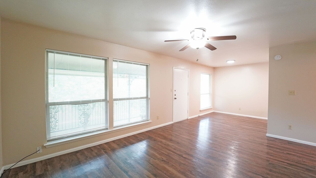 Primary Photo - FOR LEASE! 2 Bedroom - 1 Bath - Upstairs U...