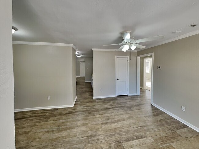 Foto del edificio - 2123 Raspberry Ln