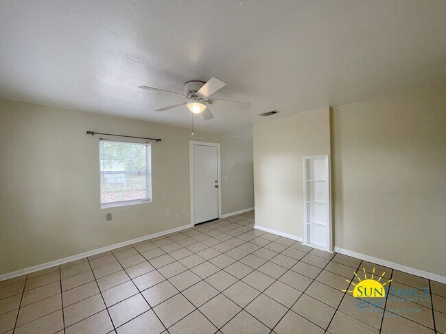 Foto del edificio - Beautiful Cottage in Central Fort Walton B...