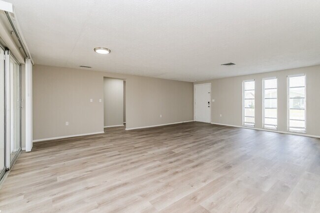 Building Photo - 7043 Fireside Dr