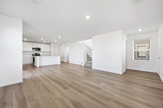 Foto del edificio - $2,495.95, 3 bed, 2.5 bath located in Colorado Springs with a washer and dryer.