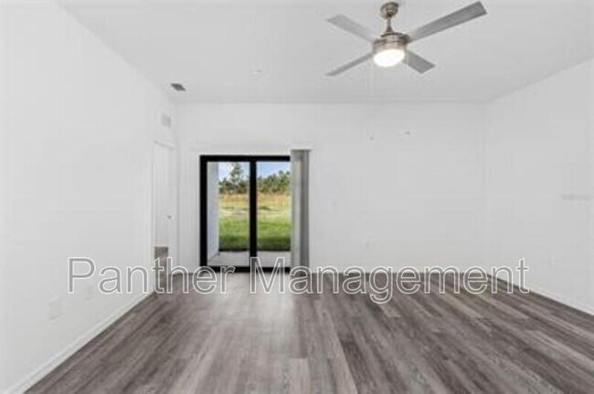 Foto del edificio - 24503 Zephyr Ct
