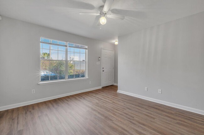 Foto del edificio - 1439 Hudson St