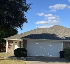 Building Photo - 991 Sierra Vista Ct